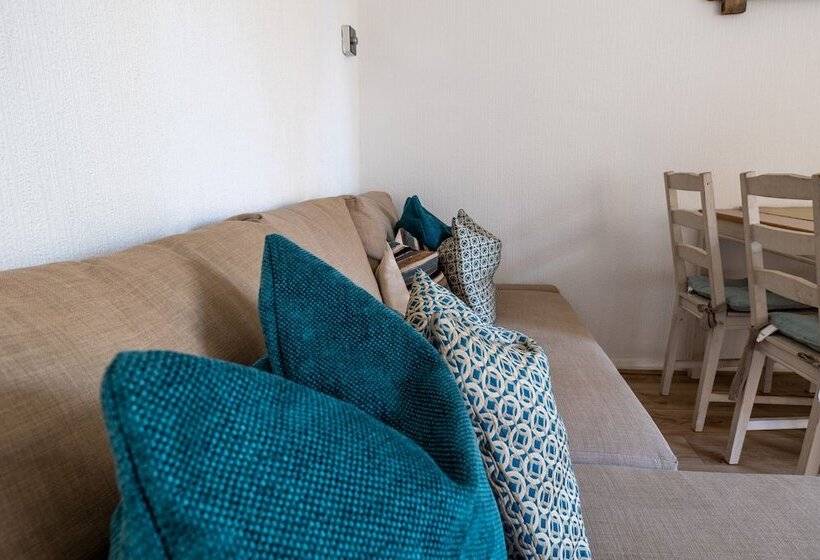 Residenza Captivating 4 Bed House In Dartford