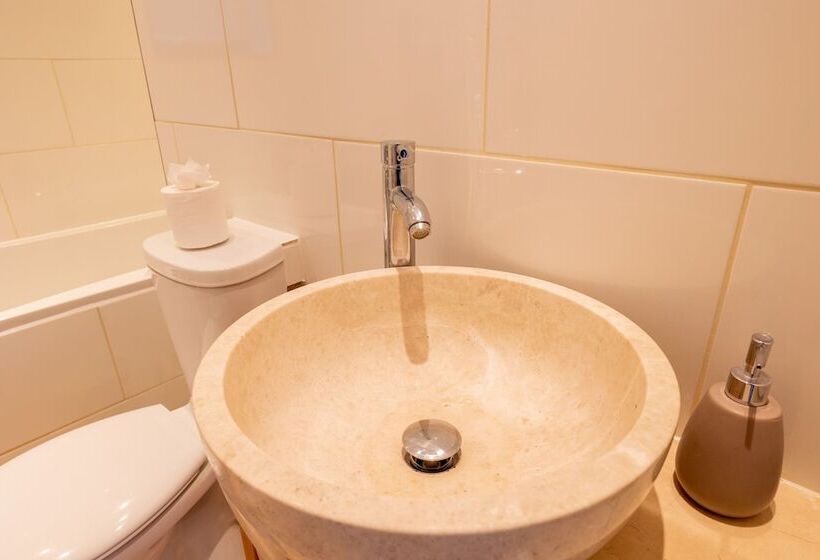 Residenza Captivating 4 Bed House In Dartford