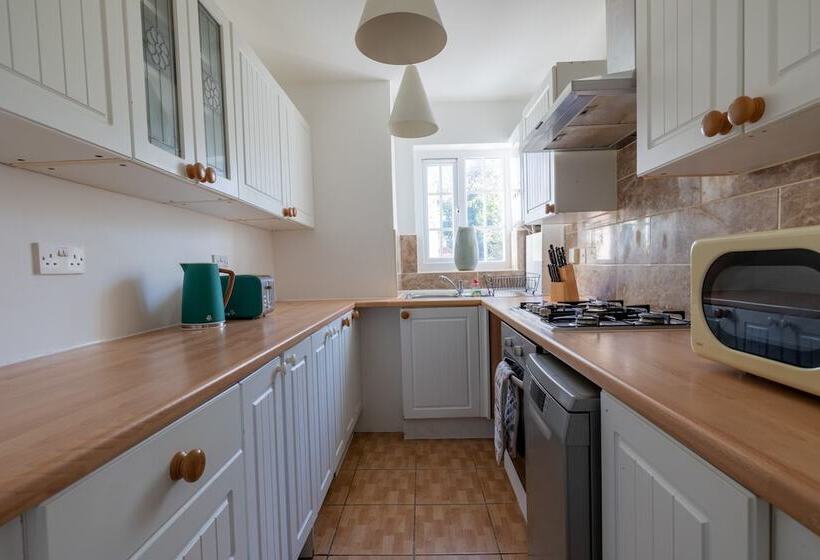 Residenza Captivating 4 Bed House In Dartford