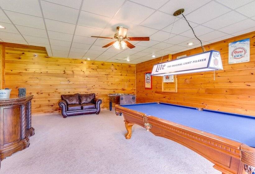 Riffle Run Cabin: River Access, Hot Tub, Game Room