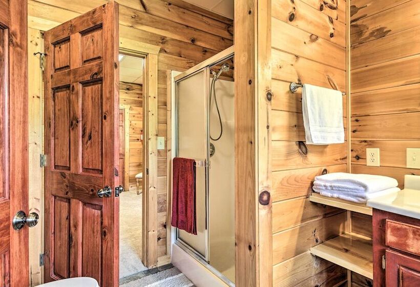 Riffle Run Cabin: River Access, Hot Tub, Game Room