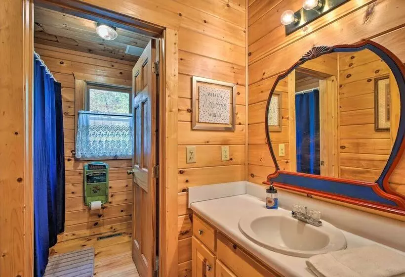 Riverbend Reserve Cabin W/ Yard + Fire Pit!
