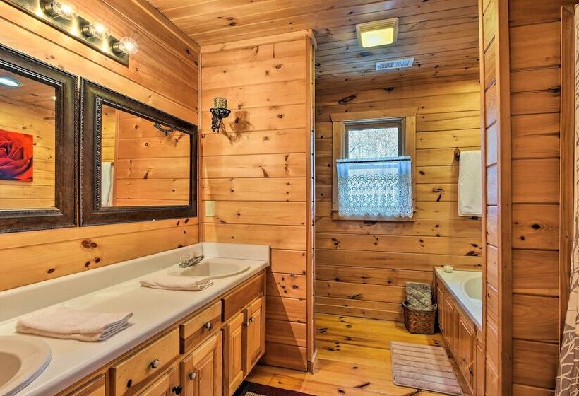 Riverbend Reserve Cabin W/ Yard + Fire Pit!