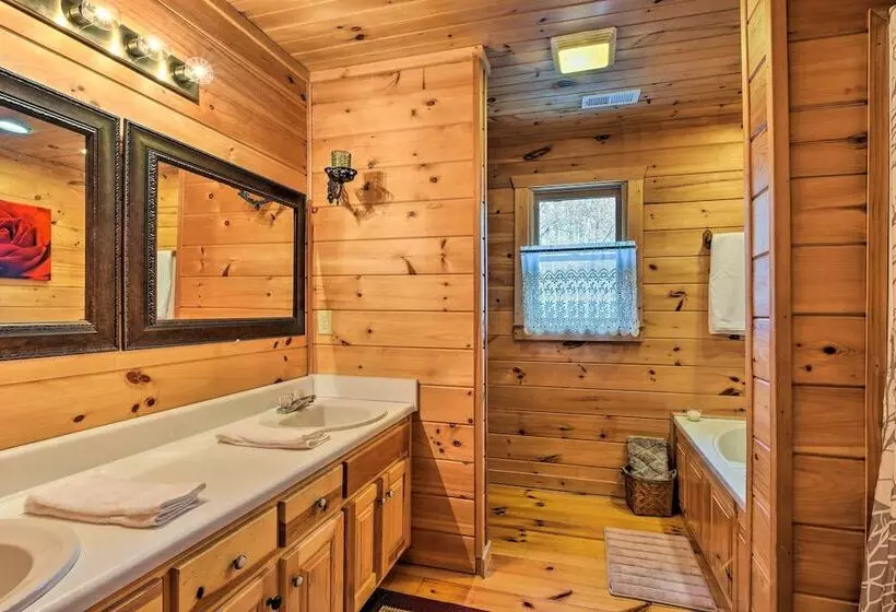 Riverbend Reserve Cabin W/ Yard + Fire Pit!