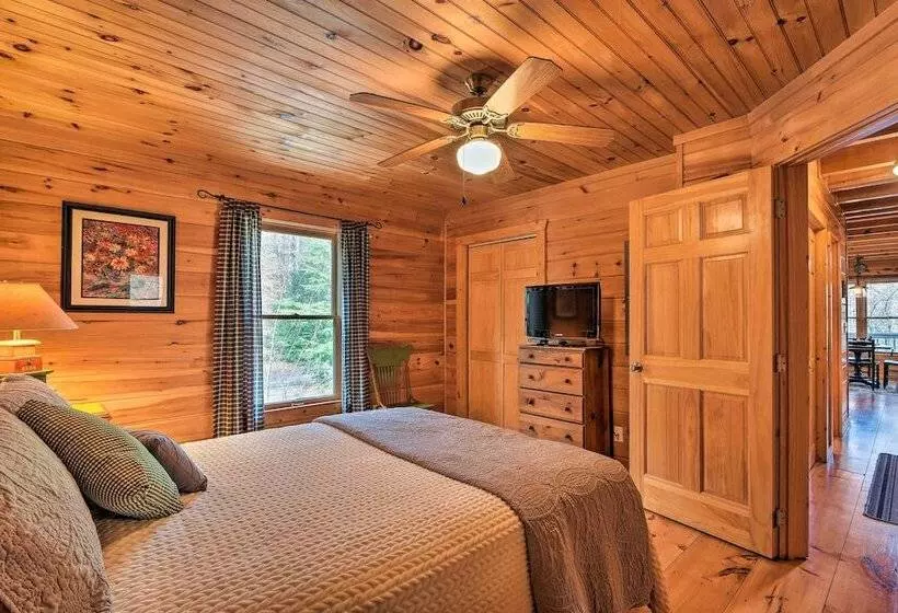 Riverbend Reserve Cabin W/ Yard + Fire Pit!