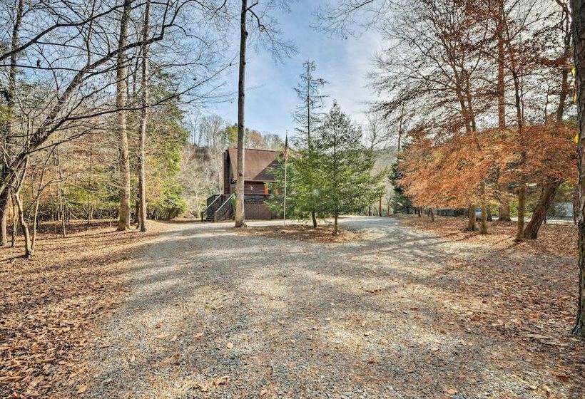 Riverbend Reserve Cabin W/ Yard + Fire Pit!
