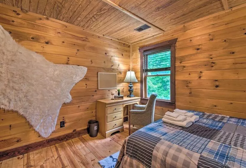 Rural Dallas Gem W/ Hot Tub, Sauna + Fire Pit!