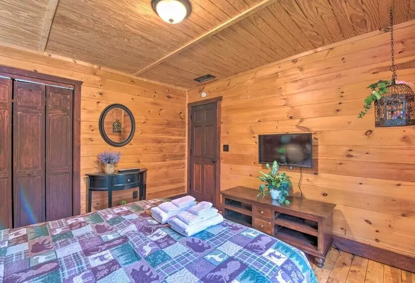 Rural Dallas Gem W/ Hot Tub, Sauna + Fire Pit!