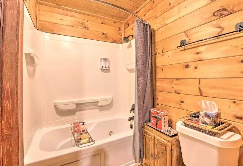 Rural Dallas Gem W/ Hot Tub, Sauna + Fire Pit!