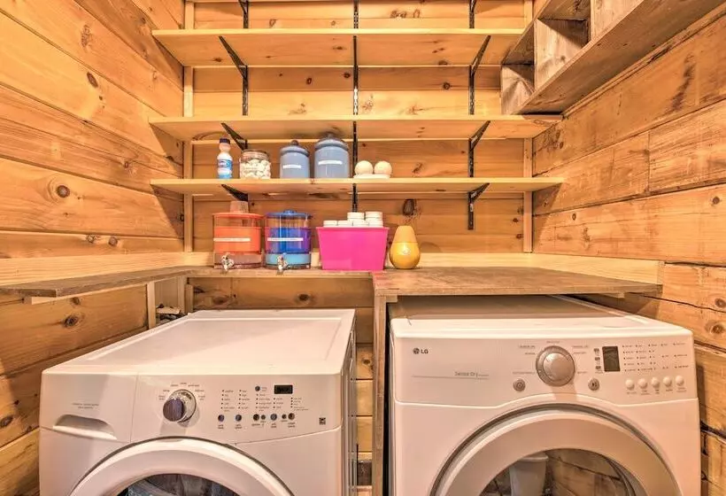 Rural Dallas Gem W/ Hot Tub, Sauna + Fire Pit!