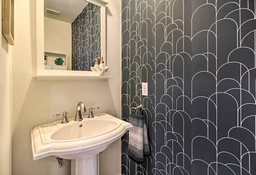 Savannah Family Home W/ Private Pool & Yard!