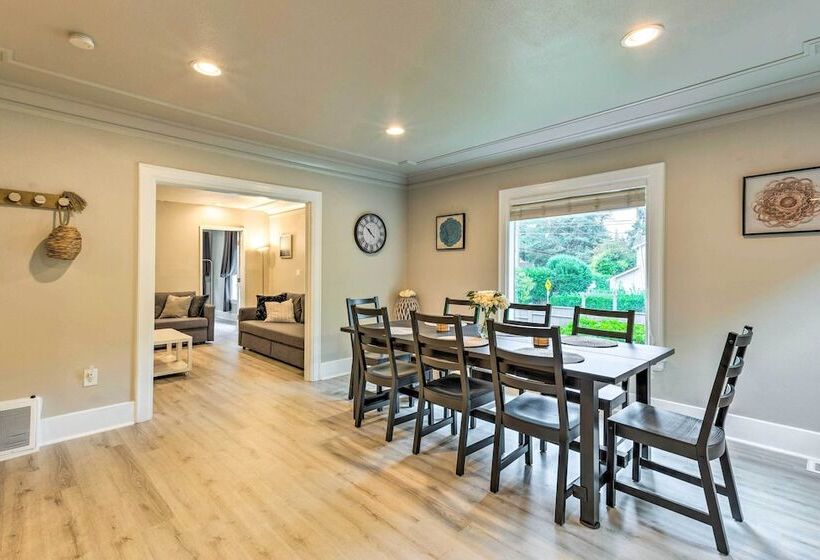 Seattle Home W/ Private Yard ~ 8 Mi To Dtwn!