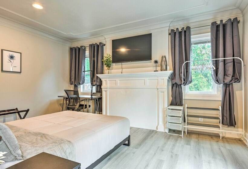 Seattle Home W/ Private Yard ~ 8 Mi To Dtwn!