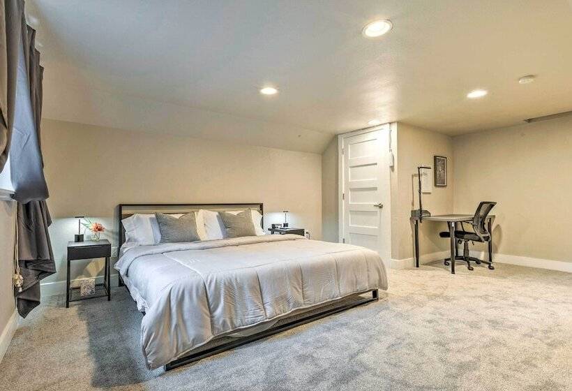 Seattle Home W/ Private Yard ~ 8 Mi To Dtwn!