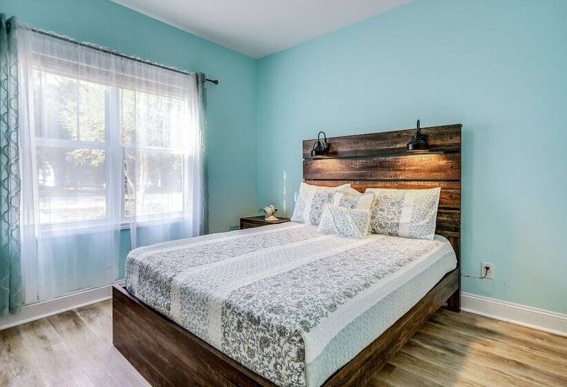 Serene Oak Island Home W/ Private Saltwater Pool!