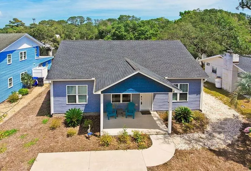 Serene Oak Island Home W/ Private Saltwater Pool!