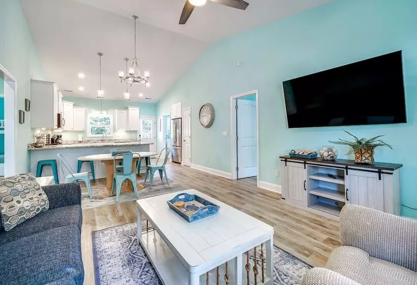 Serene Oak Island Home W/ Private Saltwater Pool!