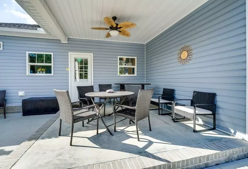 Serene Oak Island Home W/ Private Saltwater Pool!