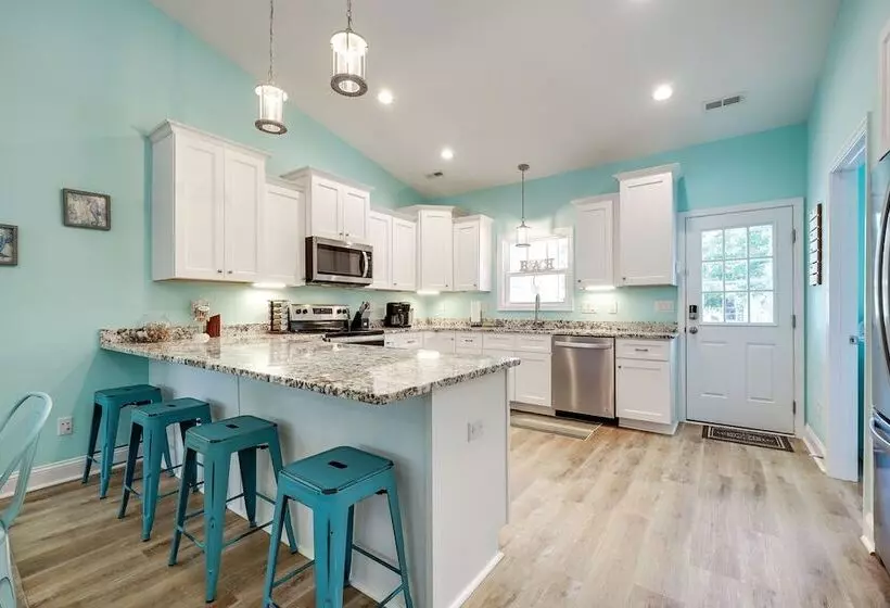 Serene Oak Island Home W/ Private Saltwater Pool!