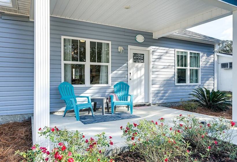 Serene Oak Island Home W/ Private Saltwater Pool!