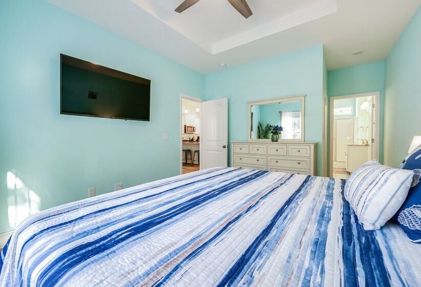 Serene Oak Island Home W/ Private Saltwater Pool!