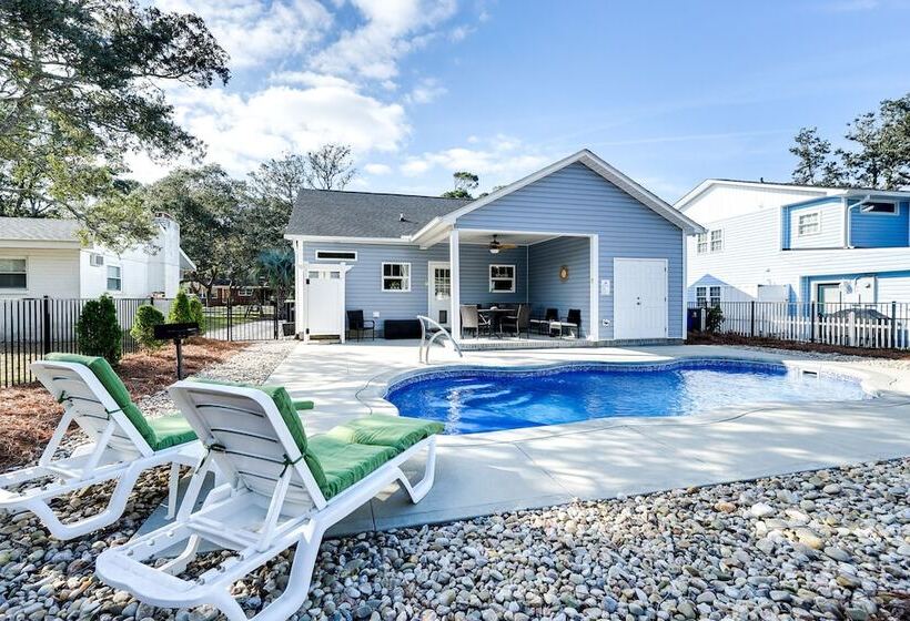 Serene Oak Island Home W/ Private Saltwater Pool!