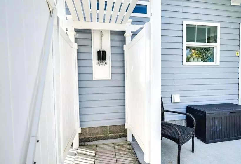 Serene Oak Island Home W/ Private Saltwater Pool!