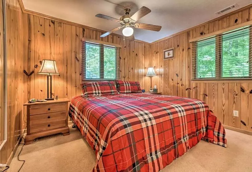 Serene Sky Valley Family Chalet W/ Fireplace