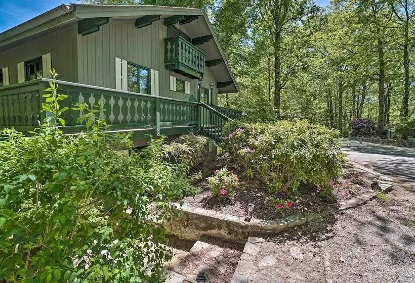 Serene Sky Valley Family Chalet W/ Fireplace
