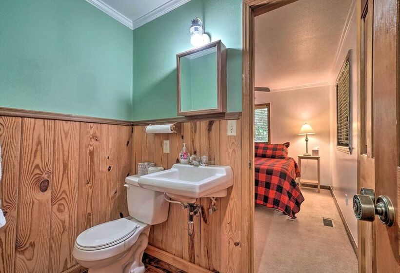 Serene Sky Valley Family Chalet W/ Fireplace