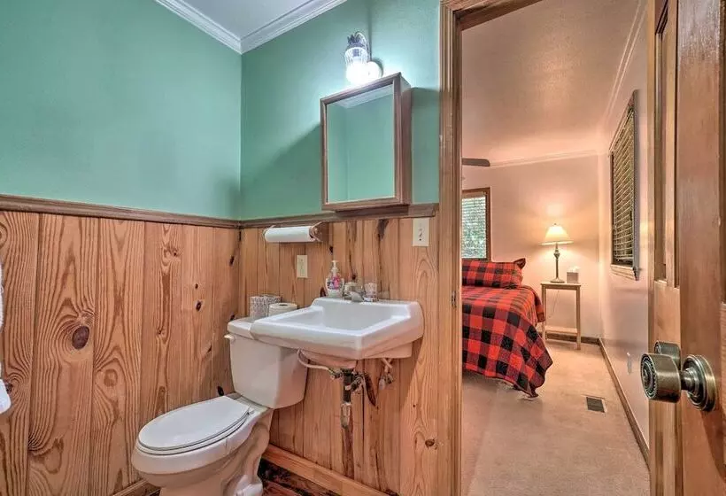 Serene Sky Valley Family Chalet W/ Fireplace