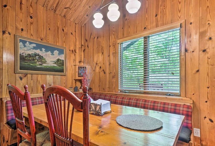 Serene Sky Valley Family Chalet W/ Fireplace