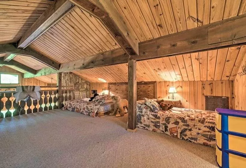 Serene Sky Valley Family Chalet W/ Fireplace