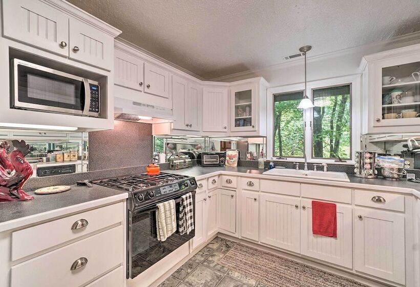 Serene Sky Valley Family Chalet W/ Fireplace