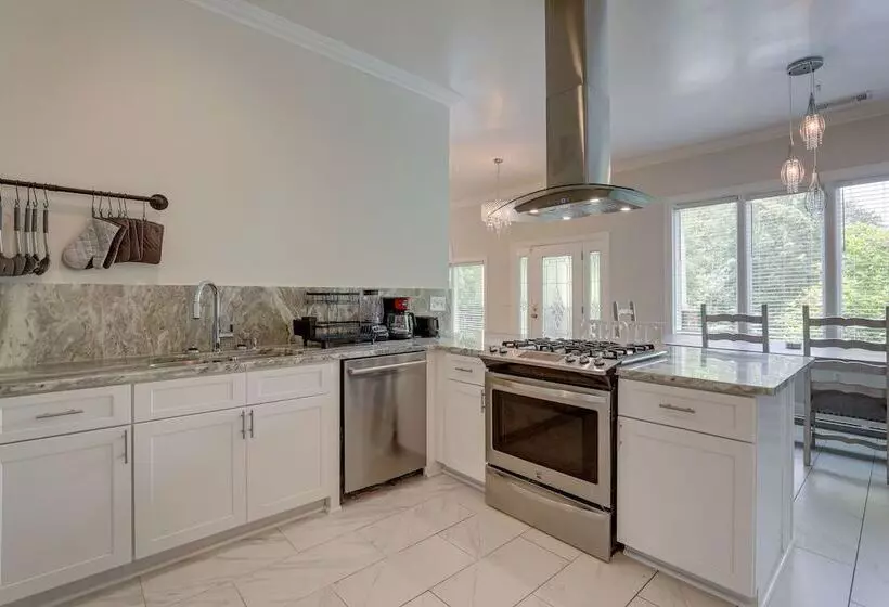 Single Story Home ~ 7 Mi To Old Towne Conyers!