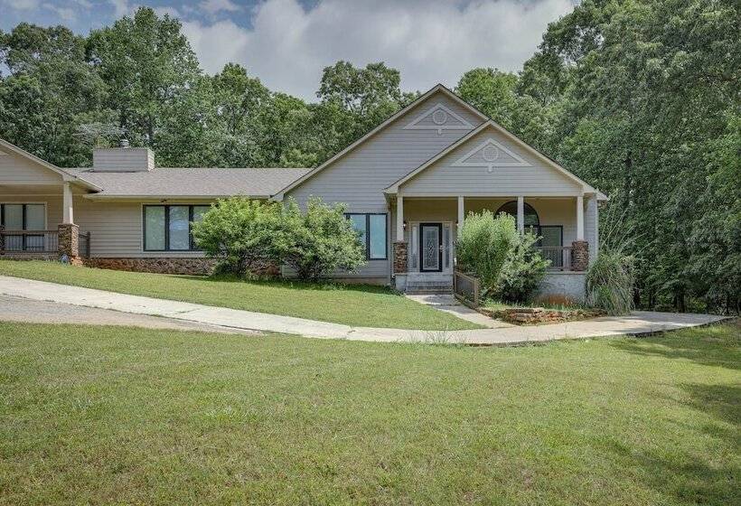 Single Story Home ~ 7 Mi To Old Towne Conyers!