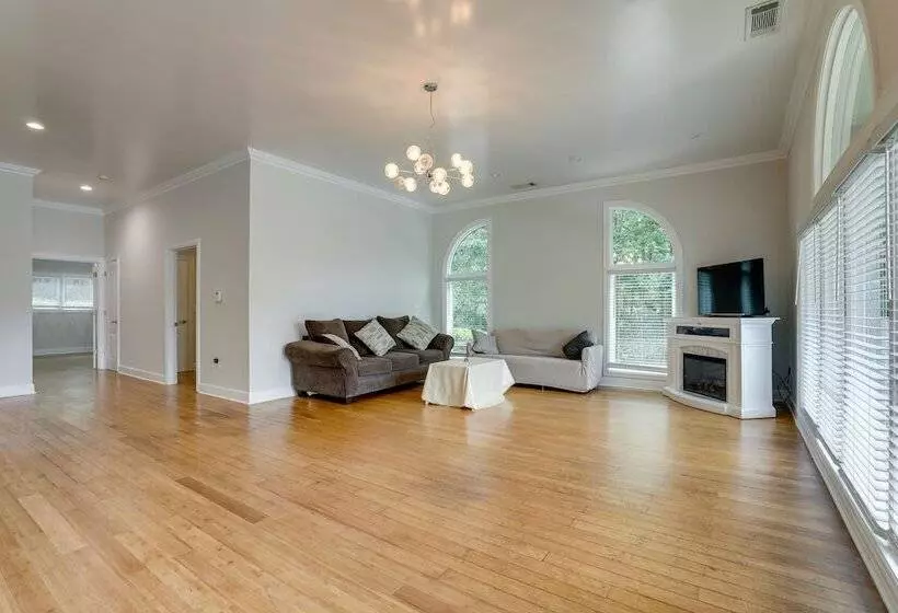 Single Story Home ~ 7 Mi To Old Towne Conyers!