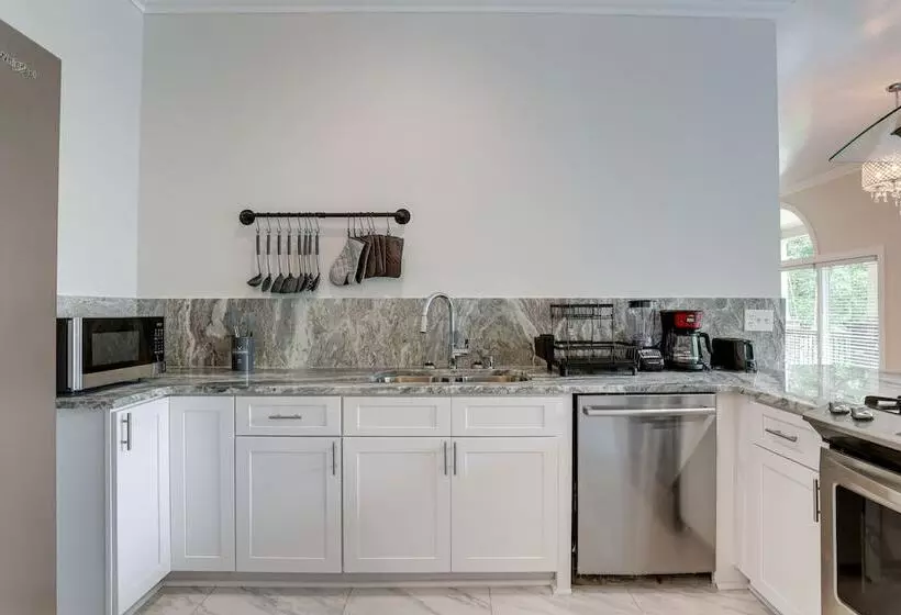 Single Story Home ~ 7 Mi To Old Towne Conyers!