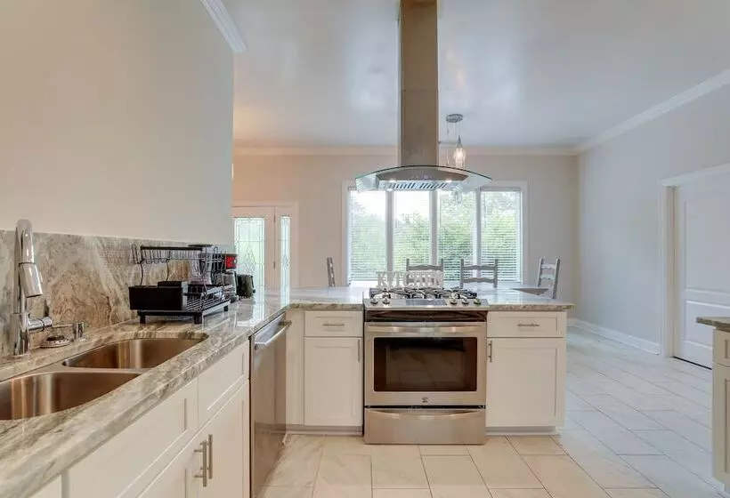 Single Story Home ~ 7 Mi To Old Towne Conyers!