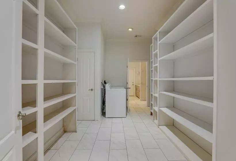 Single Story Home ~ 7 Mi To Old Towne Conyers!