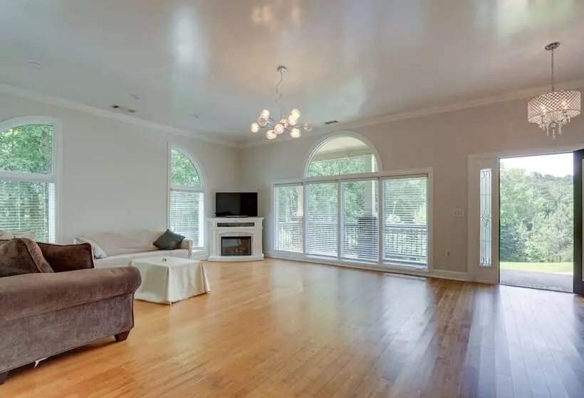 Single Story Home ~ 7 Mi To Old Towne Conyers!