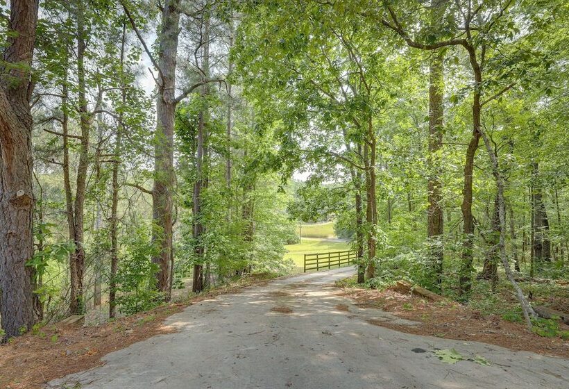 Single Story Home ~ 7 Mi To Old Towne Conyers!