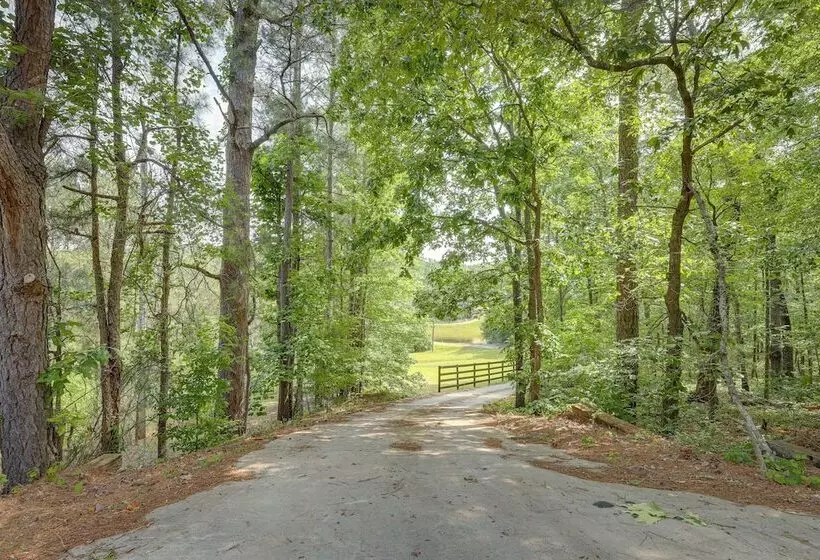 Single Story Home ~ 7 Mi To Old Towne Conyers!