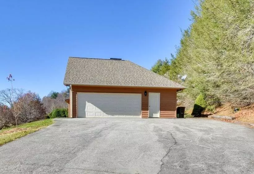 Sky Valley Retreat W/ Resort Amenities & Views!