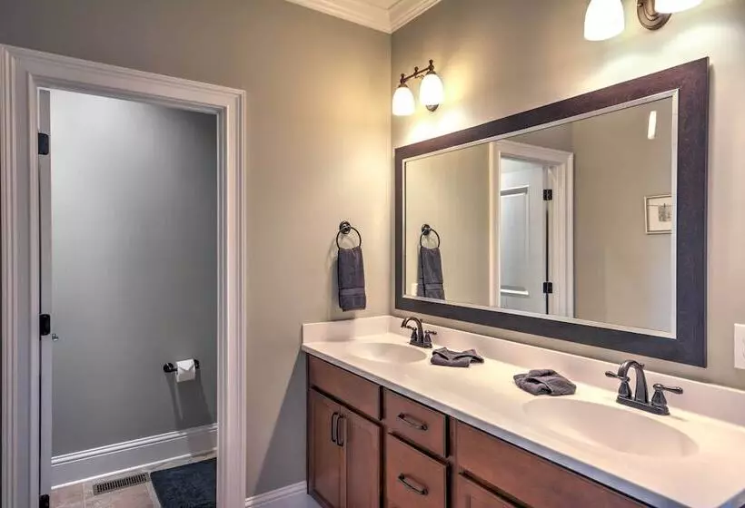 Spacious Family Friendly Retreat W/ Winter Rates!