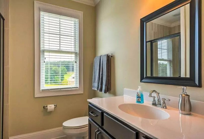 Spacious Family Friendly Retreat W/ Winter Rates!