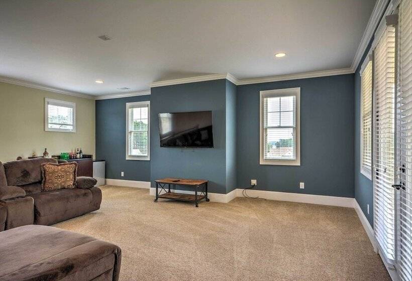 Spacious Family Friendly Retreat W/ Winter Rates!