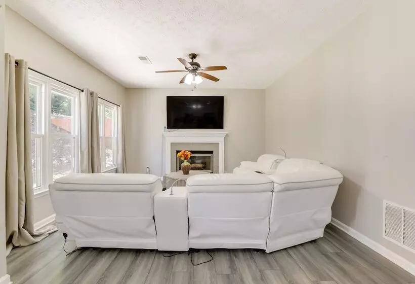 Sunny Lithonia Home ~ 7 Mi To Stone Mountain Park!