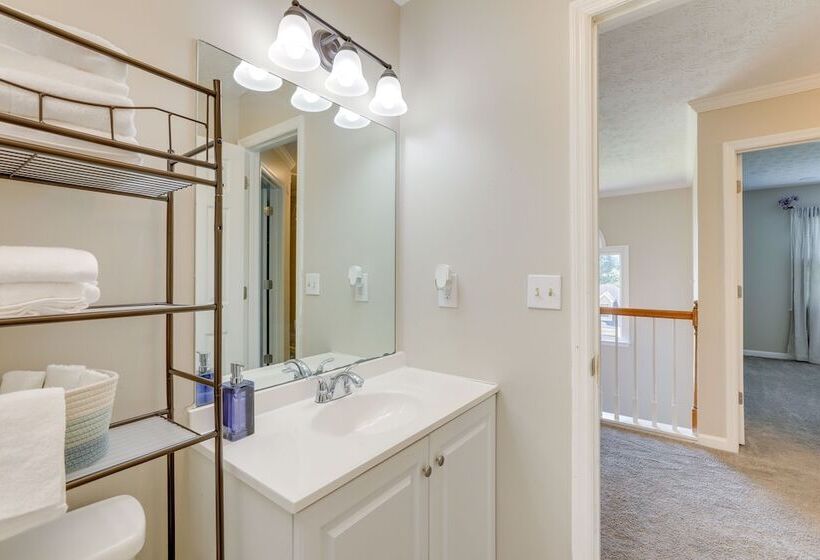 Sunny Lithonia Home ~ 7 Mi To Stone Mountain Park!