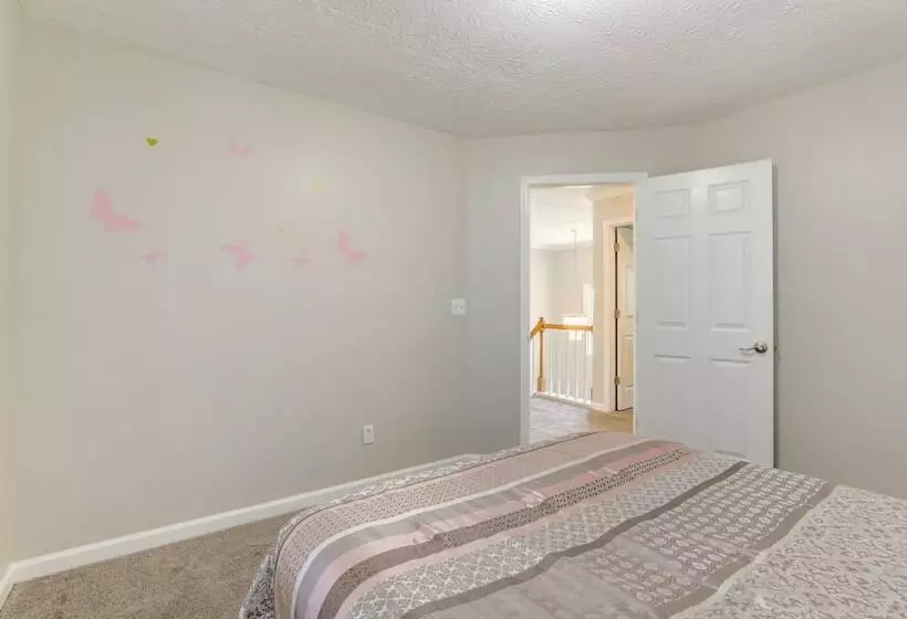 Sunny Lithonia Home ~ 7 Mi To Stone Mountain Park!